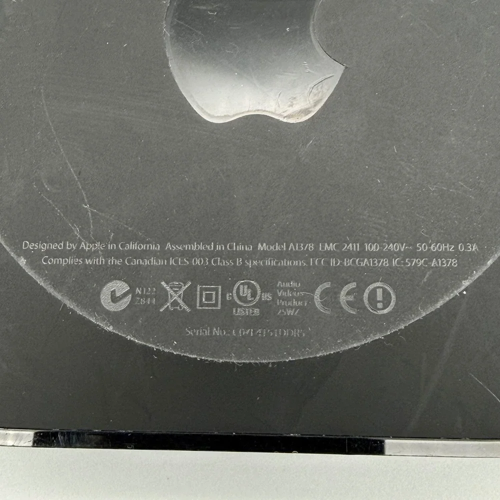 Apple TV A1378 2nd Generation Media Streamer 8GB w/ Remote & Power Cable TESTED